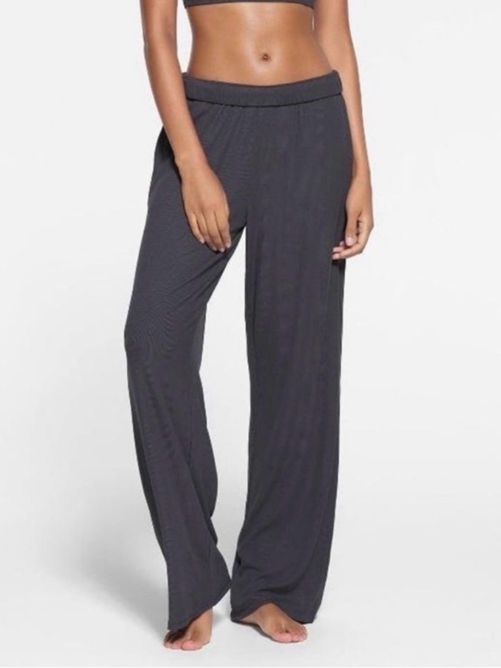 SKIMS SOFT LOUNGE PANTS IN GRAPHITE SIZE SMALL